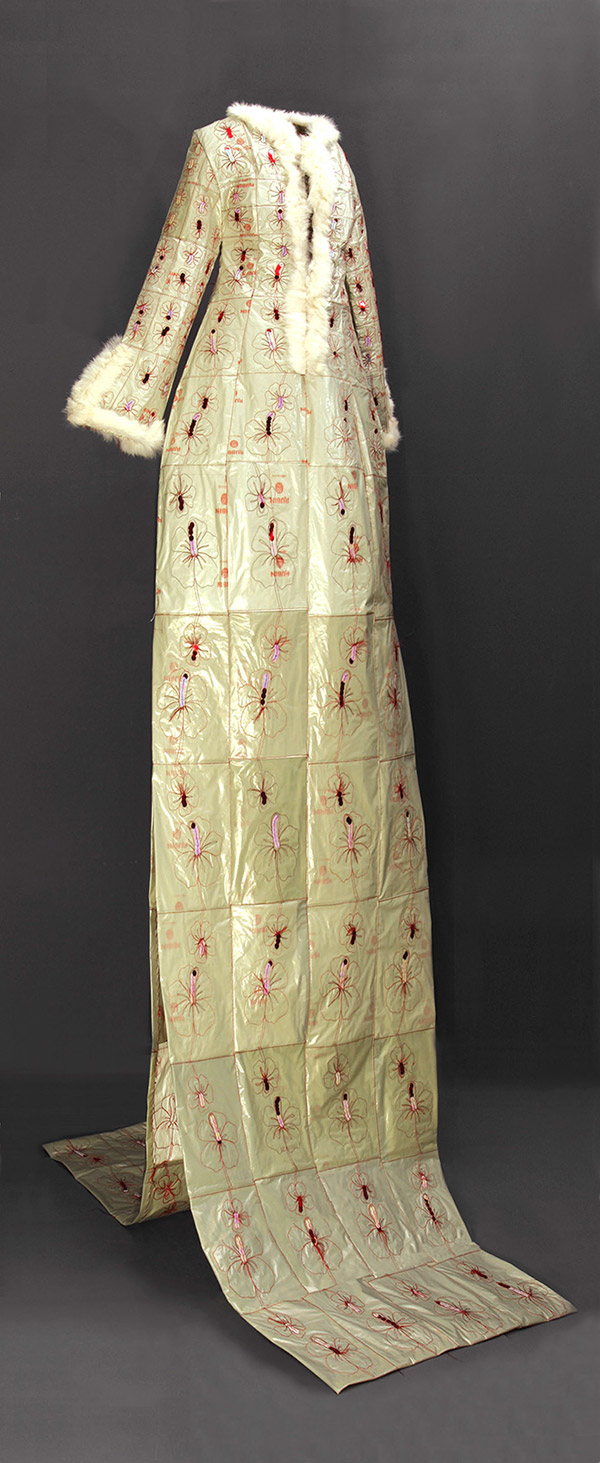 Brautkleid IV (Brautkleid mit Kaninchenkragen)