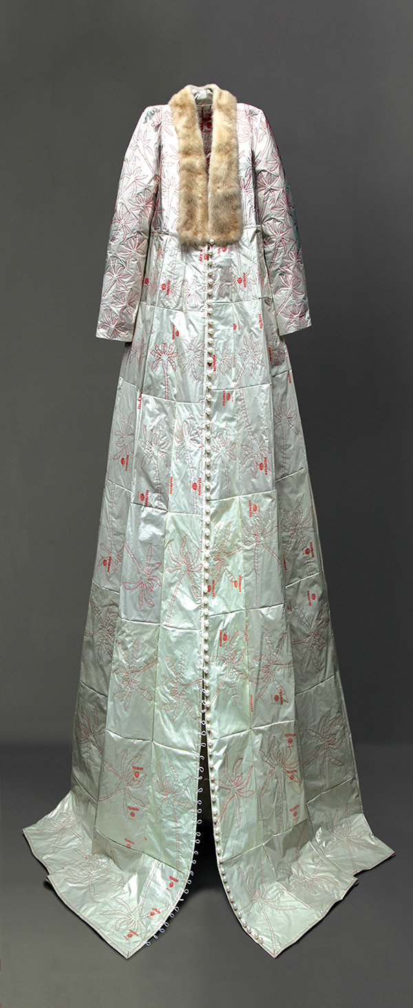 Brautkleid II (Brautkleid mit Nerzkragen)